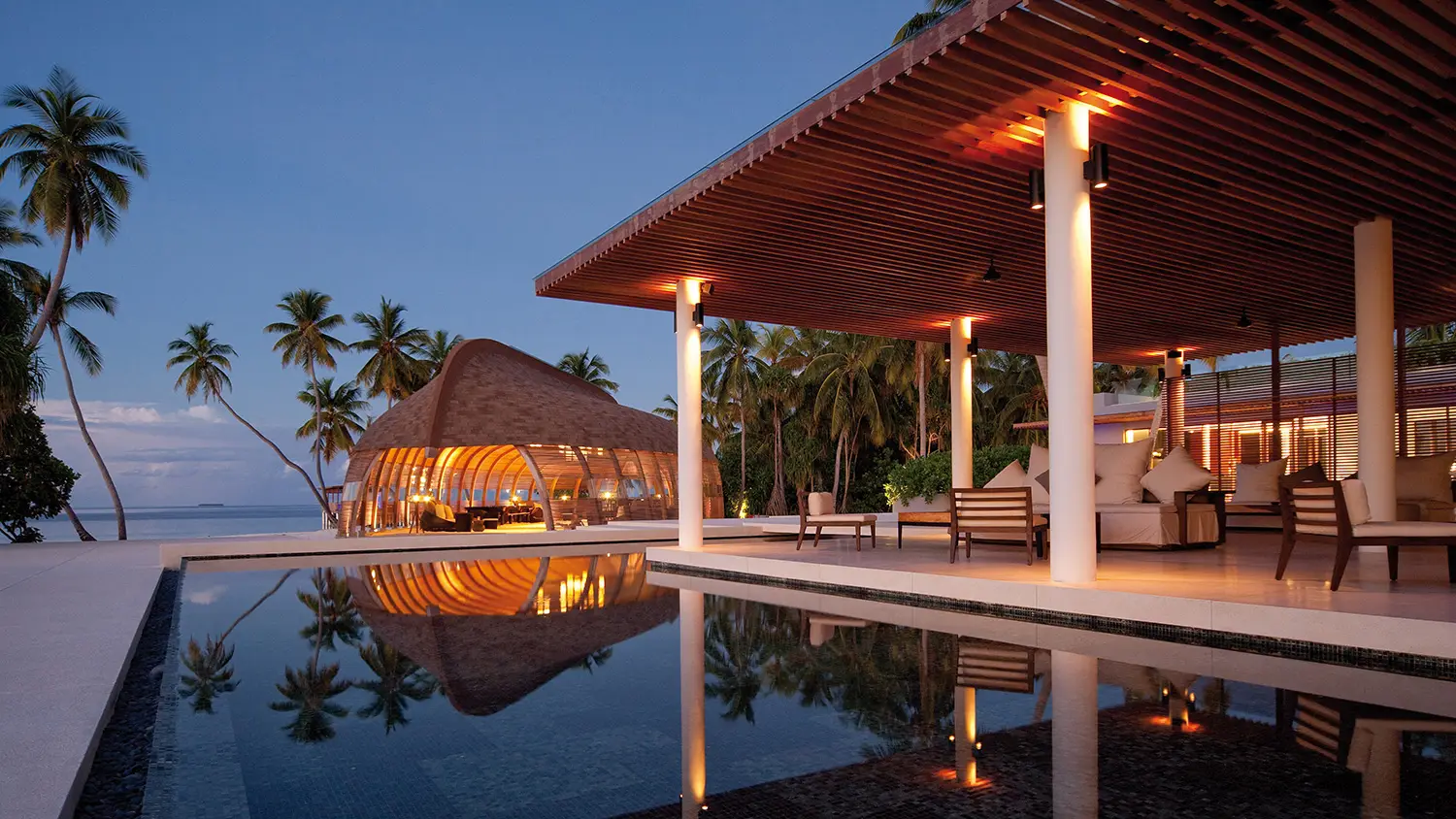 Wasservilla und Lagune im Park Hyatt Maldives Hadahaa.